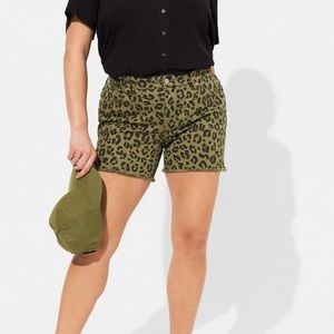 Torrid Plus Size 20 Mid Rise Short